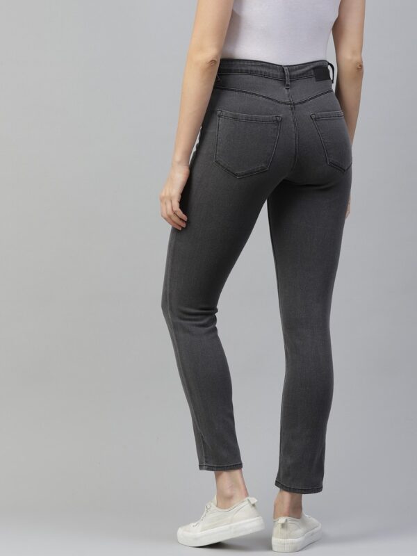 HERE&NOW Women Solid Regular Fit Stretchable Jeans