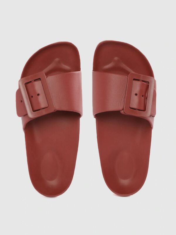 Roadster Women Maroon Solid Sliders with Buckle Detail