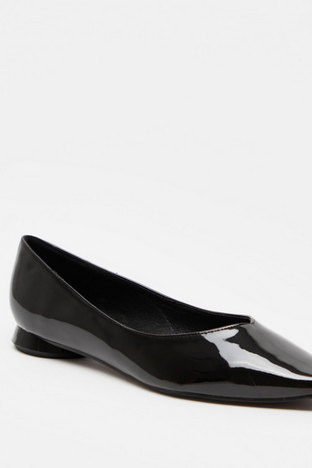 Shoexpress Solid Slip-On Pointed Toe Ballerina