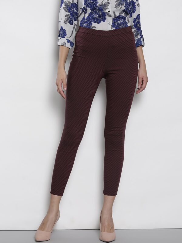 DOROTHY PERKINS Women Maroon  Black Self Design Cropped Trousers