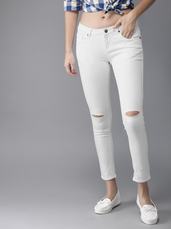 HERENOW Women White Skinny Fit Mid-Rise Slash Knee Stretchable Cropped Jeans