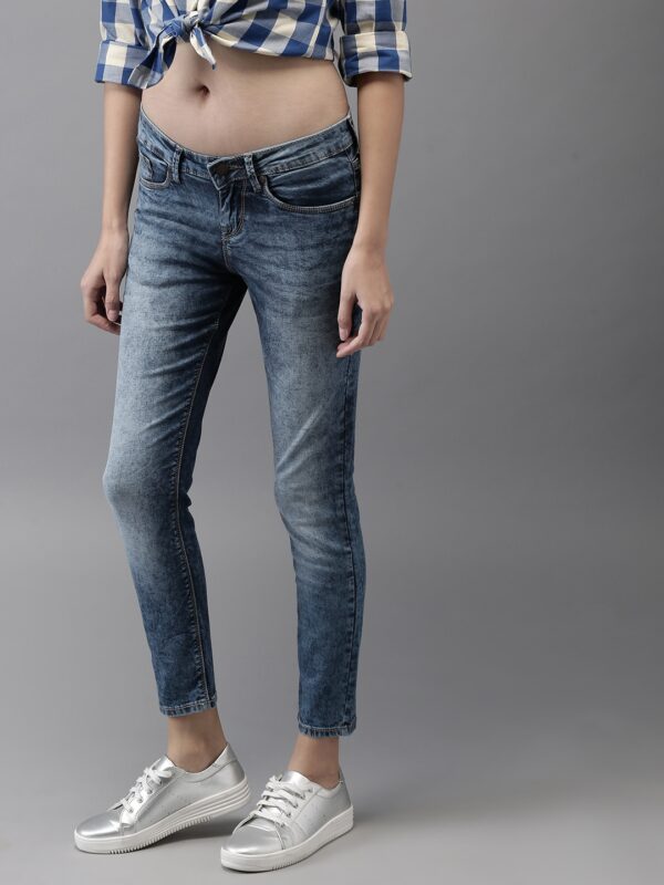 HERENOW Women Blue Skinny Fit Low-Rise Clean Look Stretchable Cropped Jeans