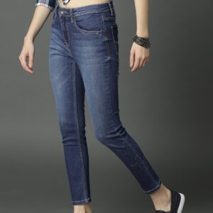 Roadster Women Blue Mid-Rise Clean Look Skinny Fit Embroidered Stretchable Cropped Jeans