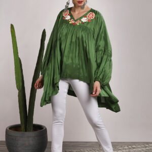 Sangria Women Green Embroidered Top