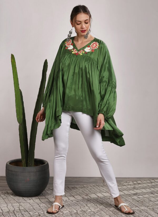 Sangria Women Green Embroidered Top