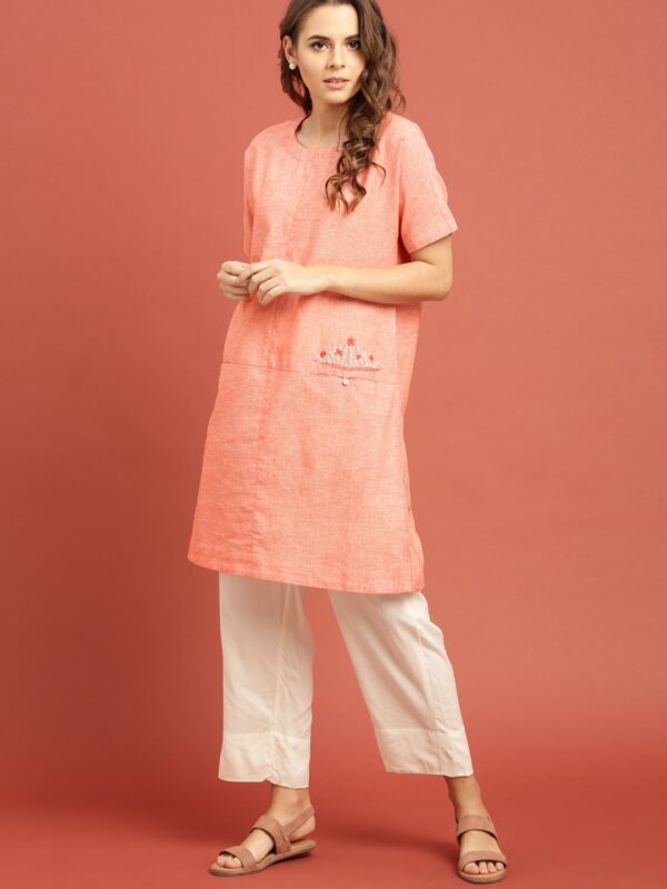 Taavi Women Peach-Coloured Solid Kantha Tunic with Pockets  Embroidered Detail