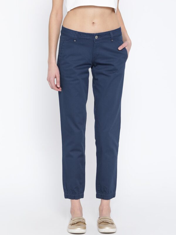 Wills Lifestyle Women Blue Solid Slim Cropped Trousers