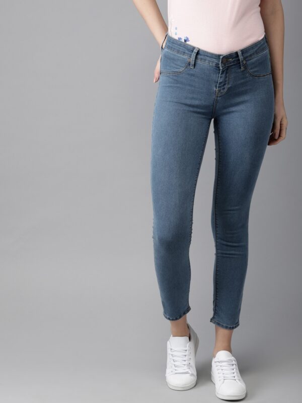 HERE&NOW Women Solid Skinny Fit Cropped Jeans