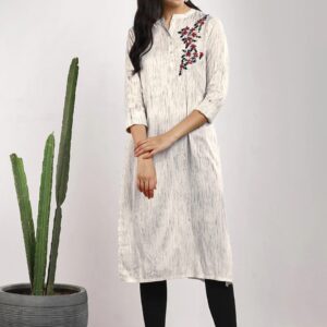 Sangria Women Off-White Embroidered Straight Kurta