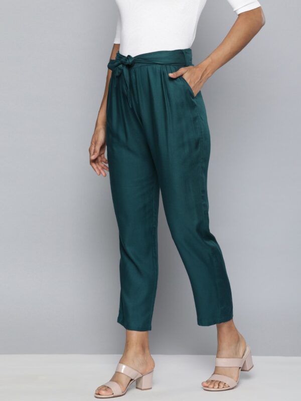 HERE&NOW Women Regular Fit Solid Cropped Peg Trousers