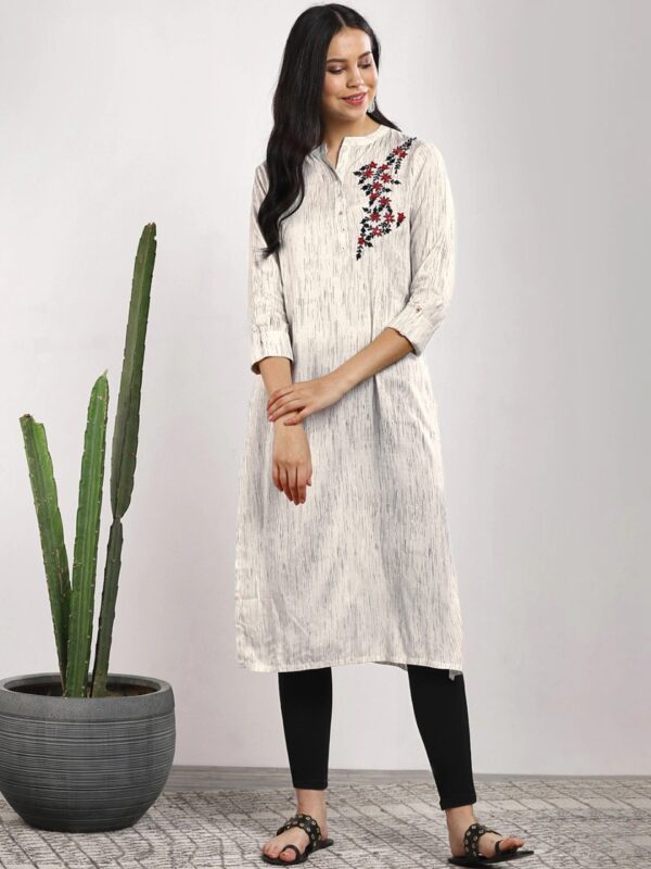 Sangria Women Embroidered Straight Kurta