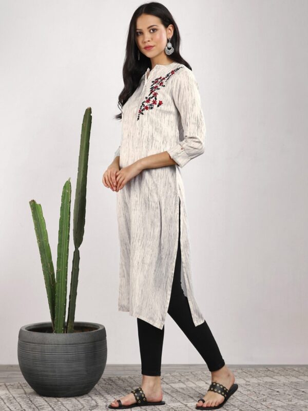 Sangria Women Embroidered Straight Kurta