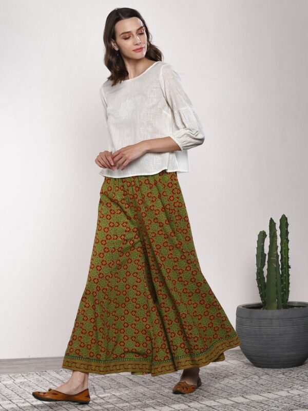 Sangria Women Printed Flared Palazzos