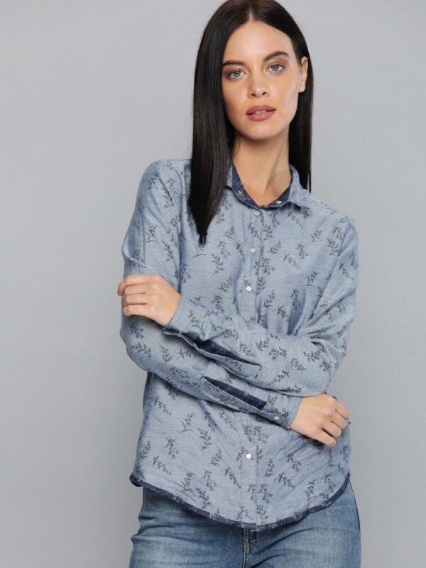 Levis Women Regular Fit Printed Casual Reversible Shirt