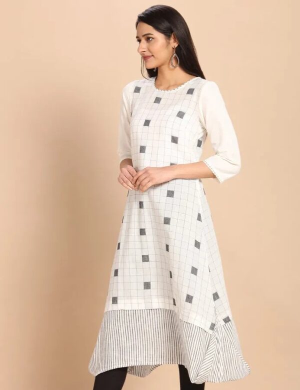 Imara Women Round Neck Printed Kurta