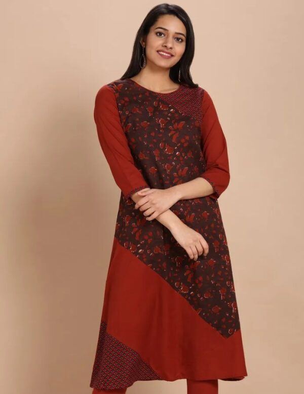 Imara Women Boat Neck Printed Kurta