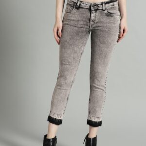 Roadster The Lifestyle Co Women Skinny Fit Mid-Rise Clean Look Stretchable Cropped Jeans