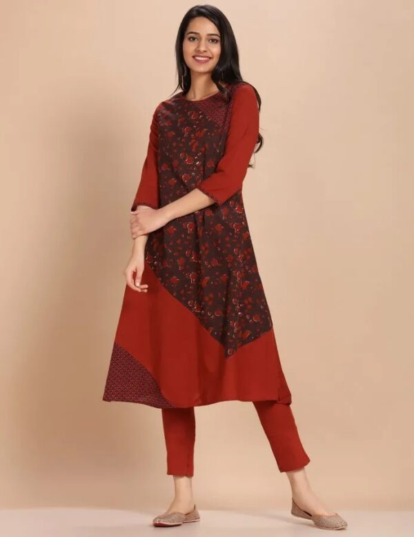 Imara Women Boat Neck Printed Kurta