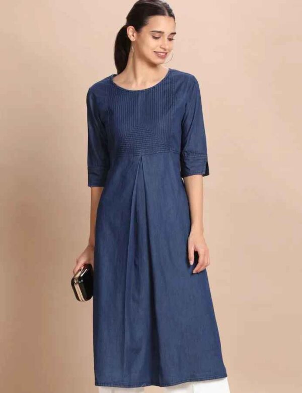 Imara Women Round Neck Solid Kurta