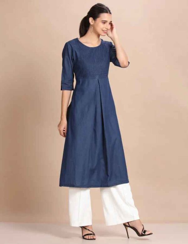 Imara Women Round Neck Solid Kurta