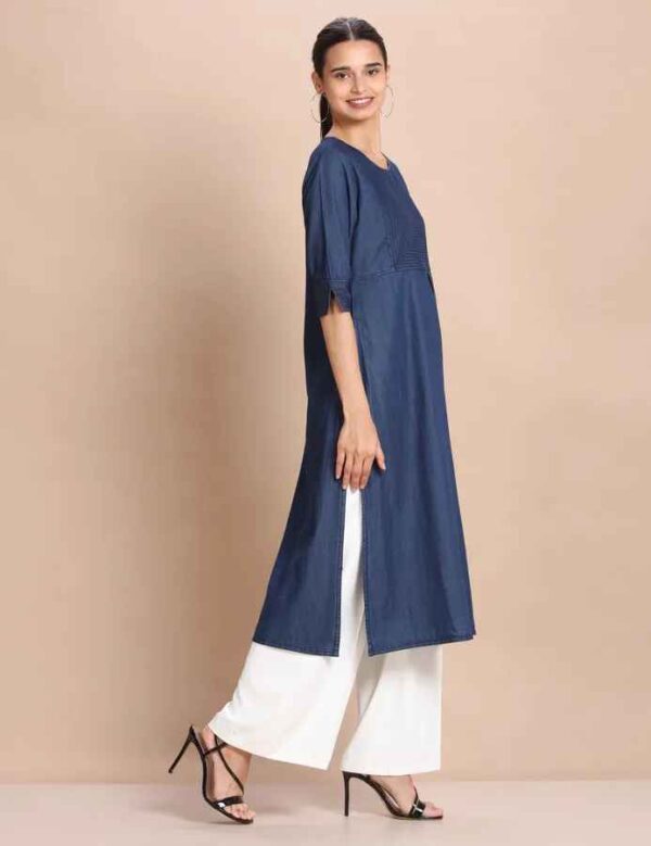 Imara Women Round Neck Solid Kurta