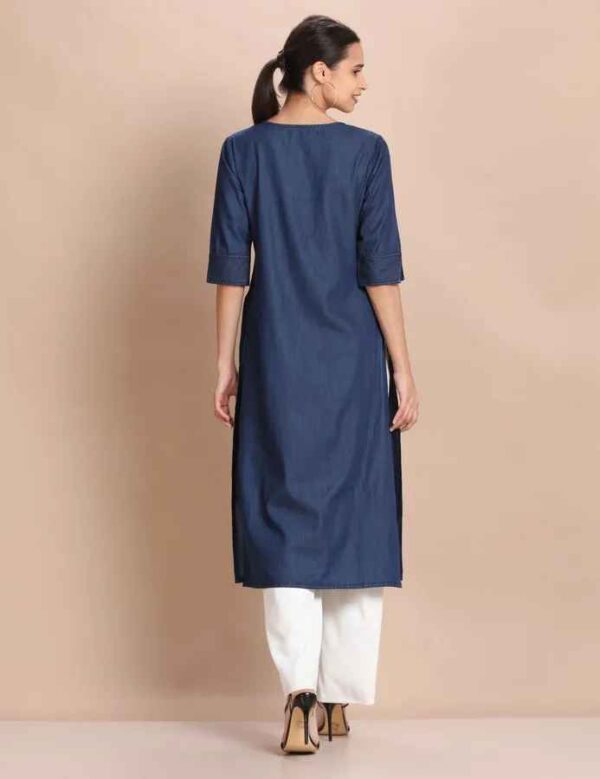 Imara Women Round Neck Solid Kurta