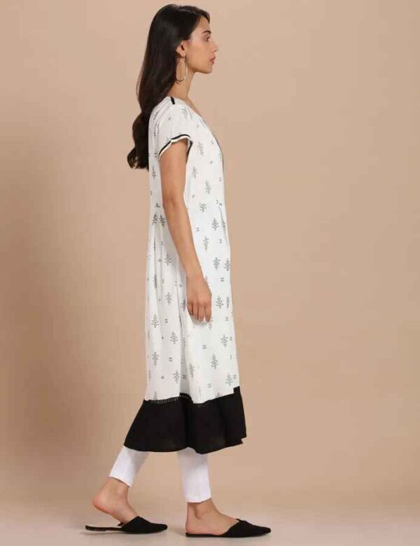 Imara Women Round Neck Printed Kurta