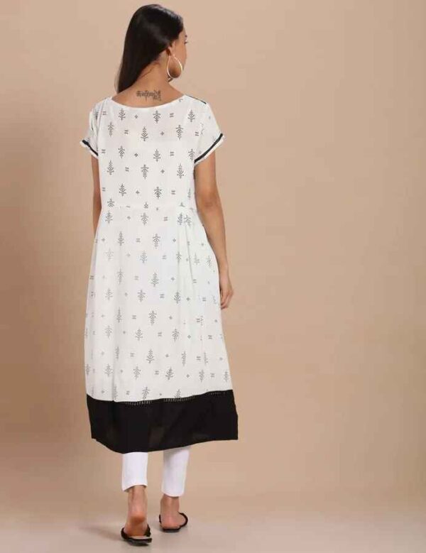 Imara Women Round Neck Printed Kurta