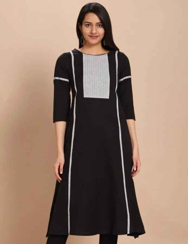 Imara Women Round Neck Solid Kurta