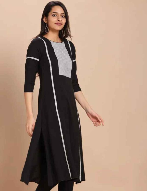 Imara Women Round Neck Solid Kurta