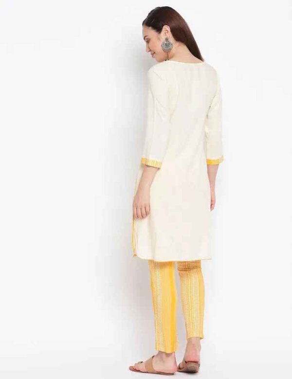 Imara Women Round Neck Solid Kurta