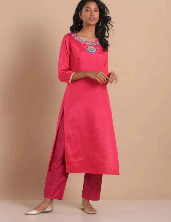 Imara Women Boat Neck Embroidered Kurta