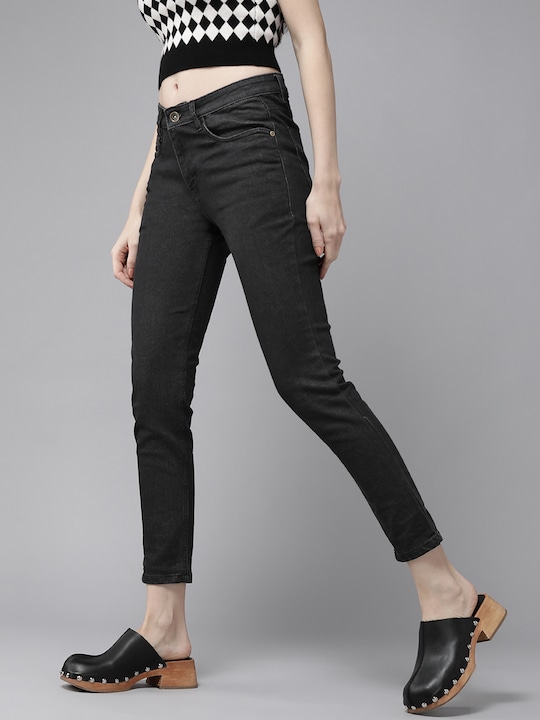 Roadster Women Skinny Fit Mid-Rise Clean Look Stretchable Cropped Jeans