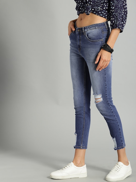 Roadster Women Skinny Fit Mid-Rise Mildly Distressed Stretchable Cropped Jeans