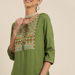 all about you Women Yoke Embroidered Straight Kurta