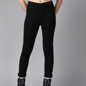 Roadster Women Solid Knitted Jeggings