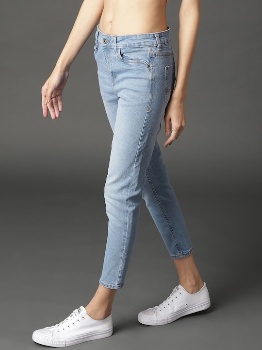 Roadster The Lifestyle Co Women  Skinny Fit Mid-Rise Clean Look Stretchable Crop Jeans