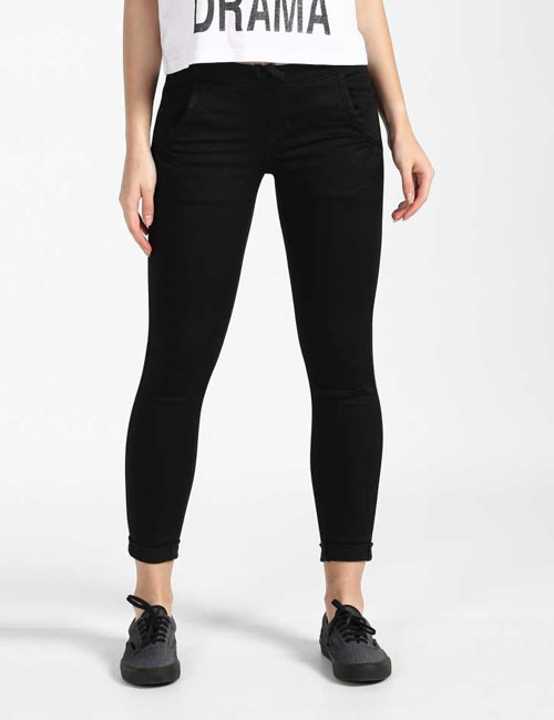 Denizen Levi"s Jogger Fit Women Black Jeans