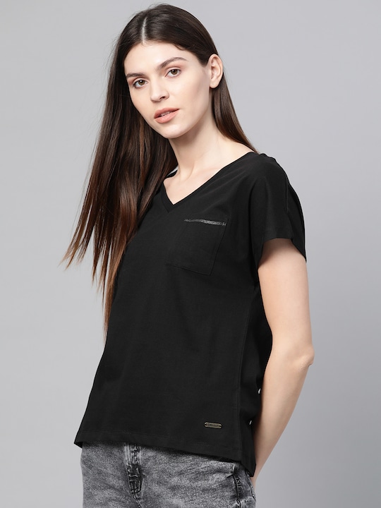 Roadster Women Solid V-Neck Top