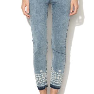 Esprit Skinny Fit jeans with embroidered details